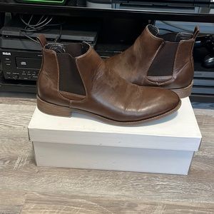 Robert Wayne Chelsea Boots